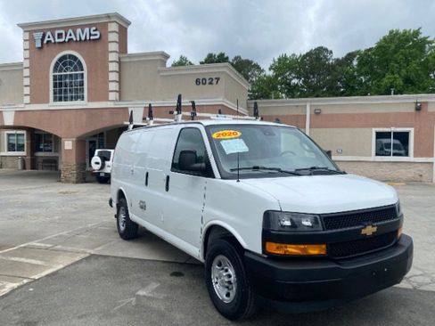 Used 2020 Chevrolet Express 2500 RWD 2500 Regular Wheelbase WT w/ Driver Convenience Package image 9