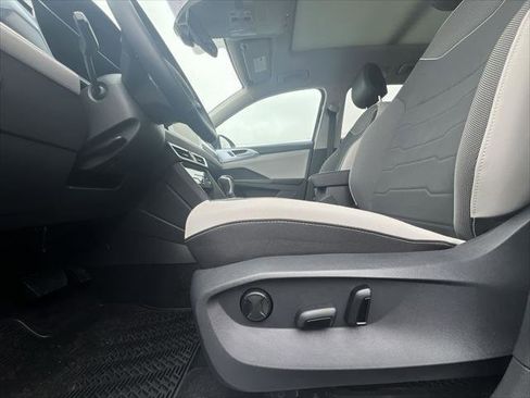 New 2026 Volkswagen Taos SE AWD/4WD image 12