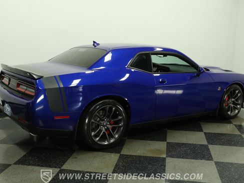 Used 2022 Dodge Challenger R/T Scat Pack w/ Driver Convenience Group RWD image 12