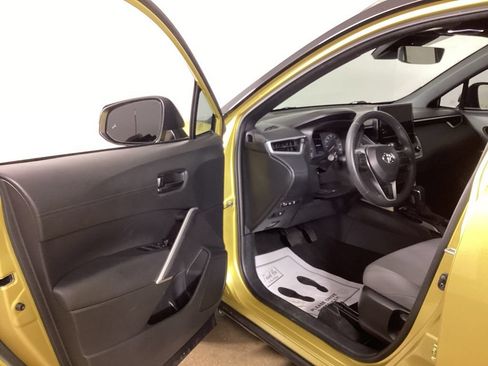 Used 2024 Toyota Corolla Cross AWD Hybrid w/ Moonroof Package image 9