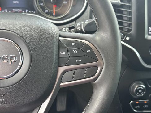 Used 2021 Jeep Cherokee Latitude Lux w/ Comfort/Convenience Group AWD/4WD image 23