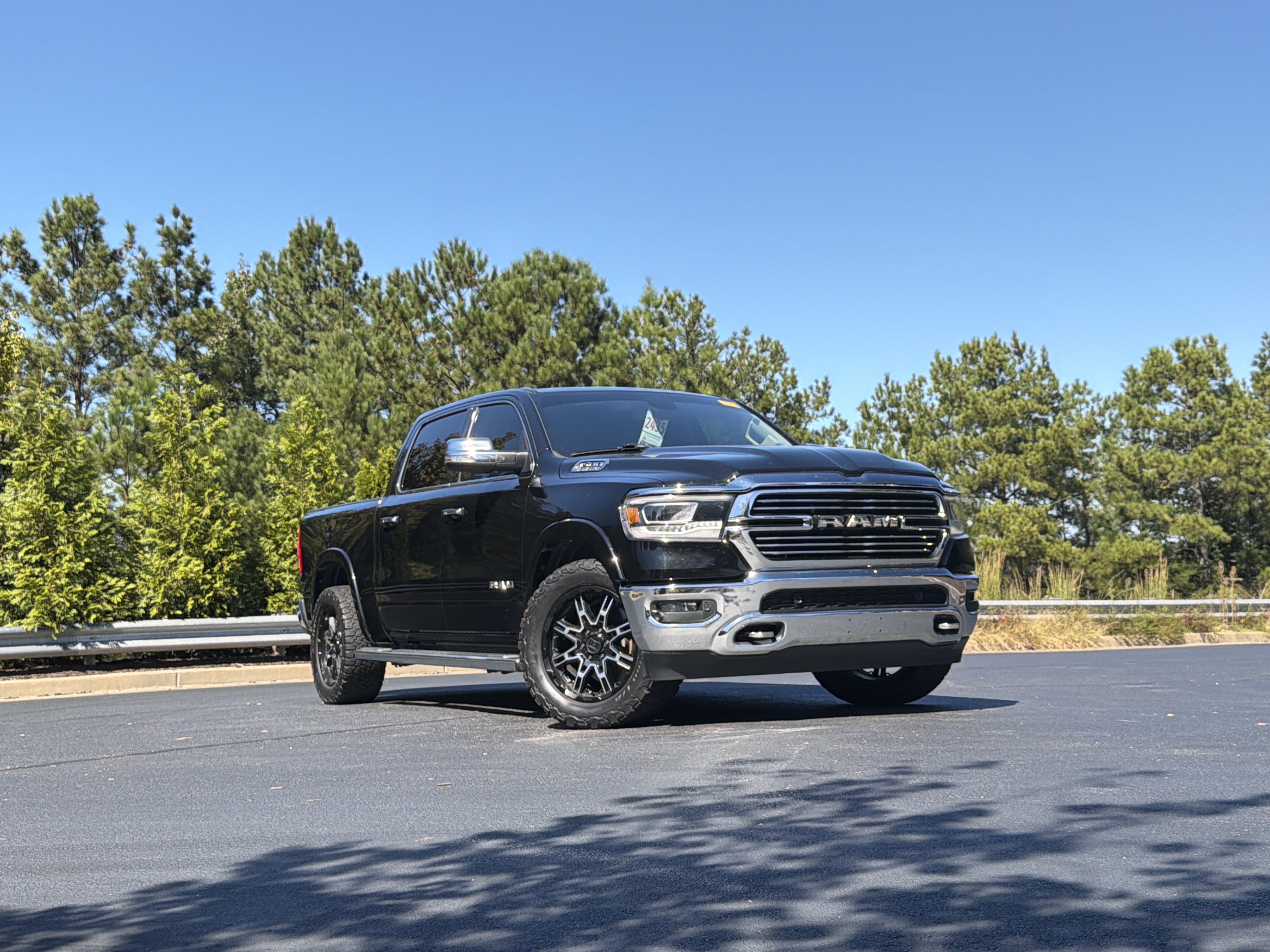 Used 2019 RAM 1500 Laramie AWD/4WD image 2