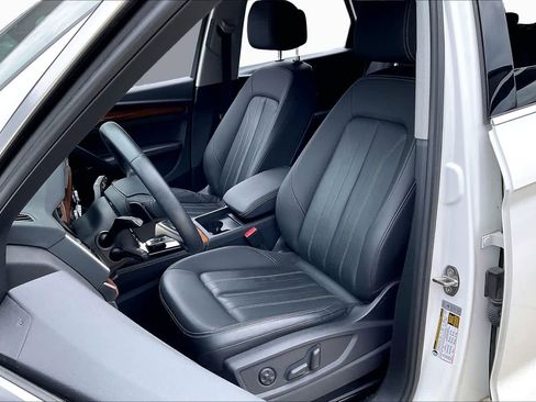 Used 2023 Audi Q5 2.0T Premium Plus w/ Premium Plus Package AWD/4WD image 8