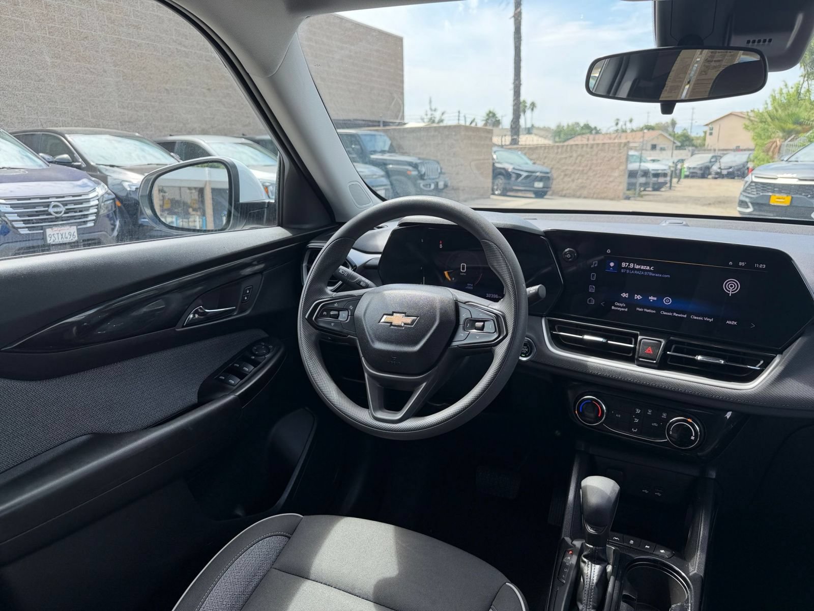 Used 2025 Chevrolet TrailBlazer LT FWD image 32