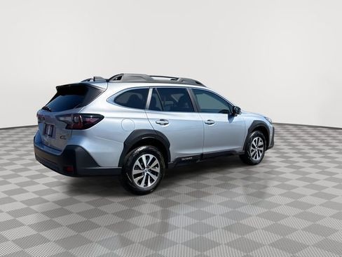 Used 2025 Subaru Outback Premium AWD/4WD image 12