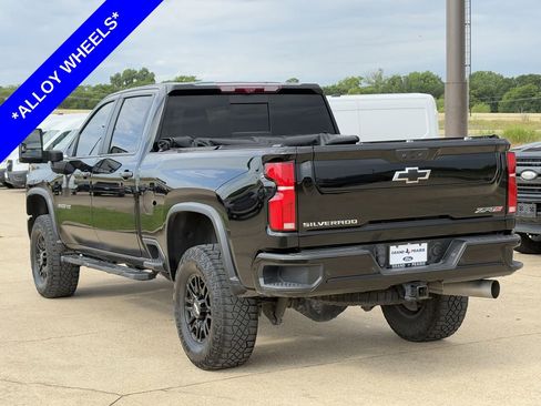 Used 2024 Chevrolet Silverado 2500 ZR2 w/ Technology Package AWD/4WD image 7