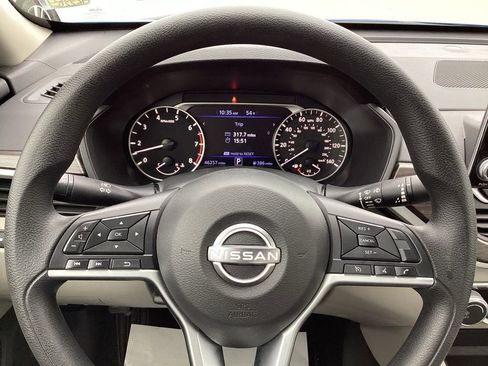 Used 2025 Nissan Altima 2.5 SV FWD image 30