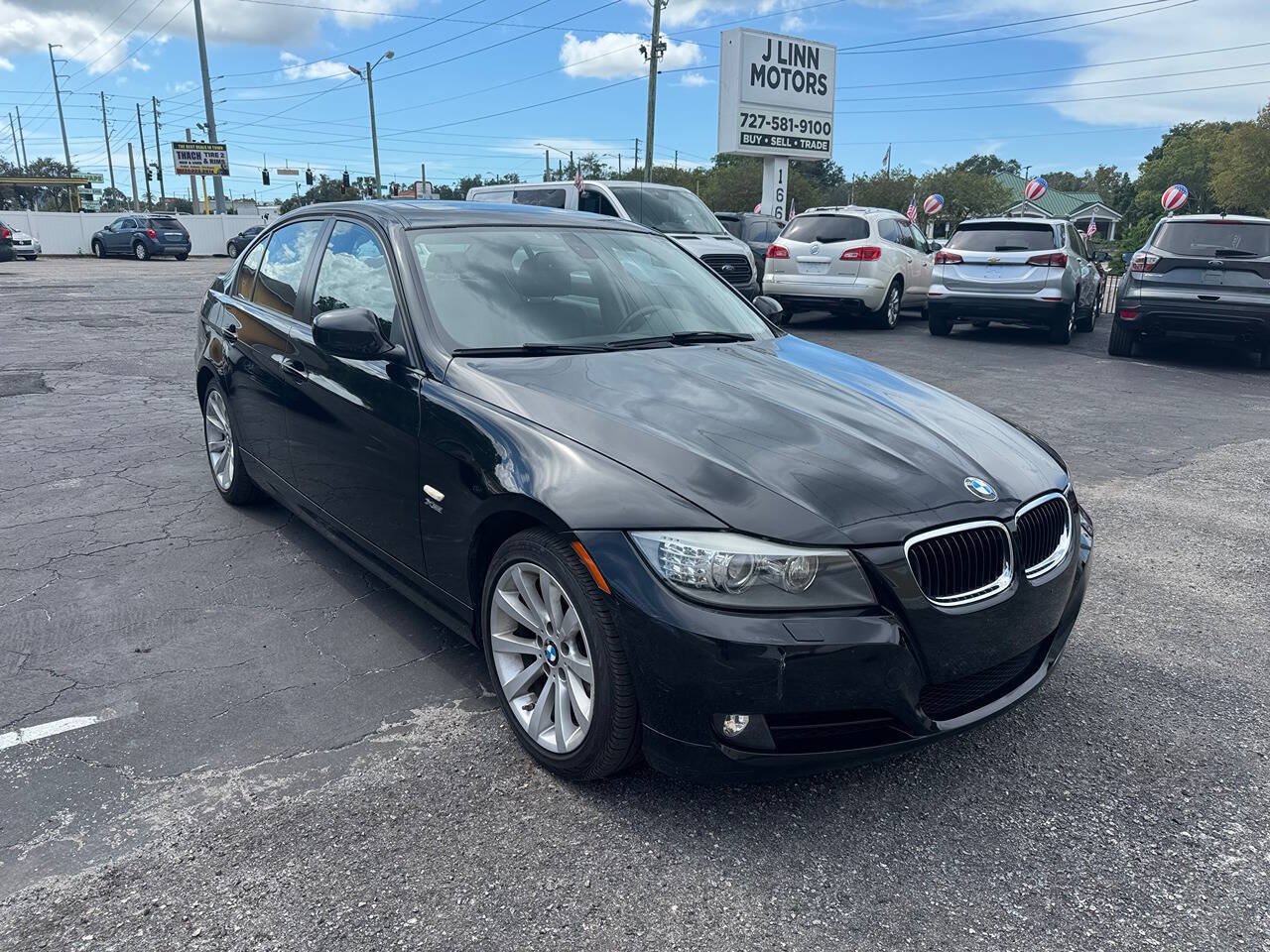 Used 2011 BMW 328i xDrive Sedan AWD/4WD image 2