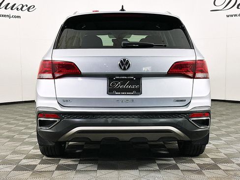 Used 2022 Volkswagen Taos SEL w/ Panoramic Sunroof Package image 5