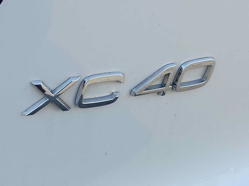 Certified 2024 Volvo XC40 B5 Plus w/ Protection Package Premier AWD/4WD image 29