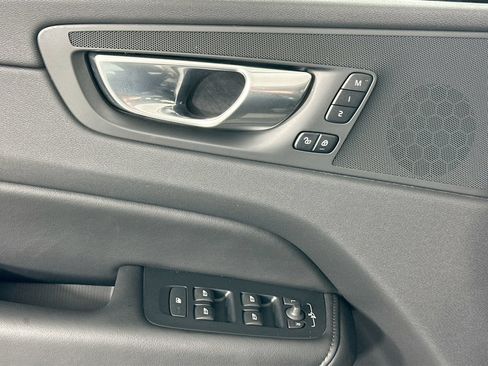 Certified 2025 Volvo XC60 B5 Core AWD/4WD image 18