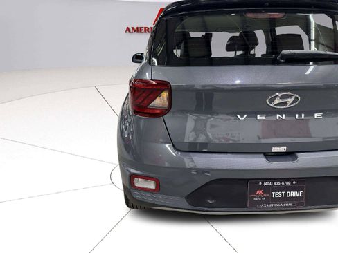 Used 2024 Hyundai Venue Limited FWD image 14