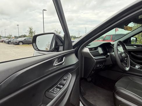 Used 2024 Hyundai Venue SE FWD image 17
