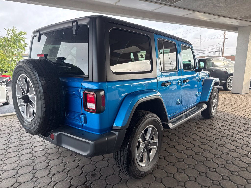 Used 2022 Jeep Wrangler Unlimited Sahara AWD/4WD image 6
