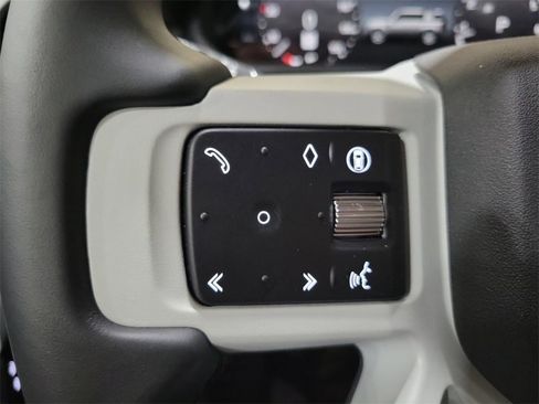 New 2024 Land Rover Defender 110 SE image 15