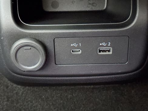 Used 2023 Nissan Ariya FWD image 26