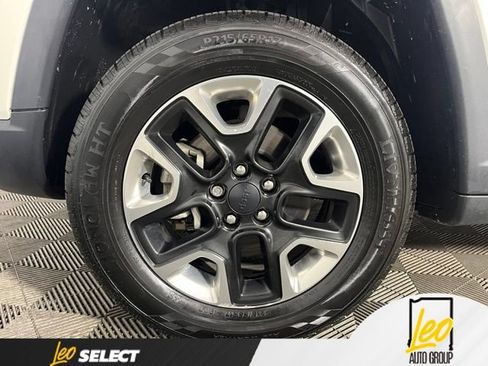 Used 2018 Jeep Compass Trailhawk w/ Leather Interior Group AWD/4WD image 30