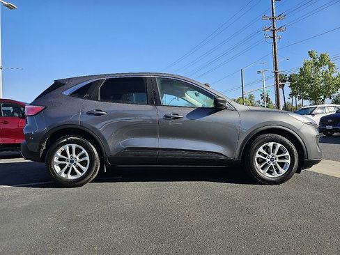 Used 2022 Ford Escape SE w/ Convenience Package FWD image 9