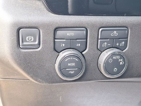 Used 2025 Chevrolet Silverado 1500 LT image 30