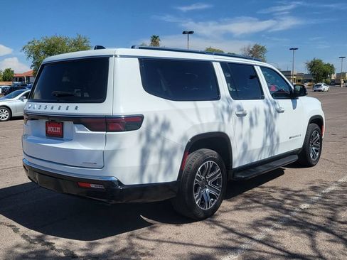 Used 2024 Jeep Wagoneer L Series II w/ Flexible Seating Group RWD image 11