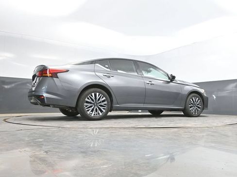Used 2024 Nissan Altima 2.5 SV AWD/4WD image 44