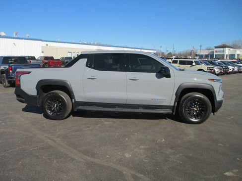 Used 2026 Chevrolet Silverado EV LT image 4