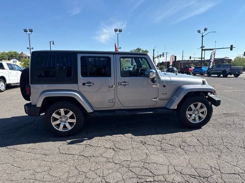 Used 2014 Jeep Wrangler Unlimited Sahara w/ Connectivity Group AWD/4WD image 8