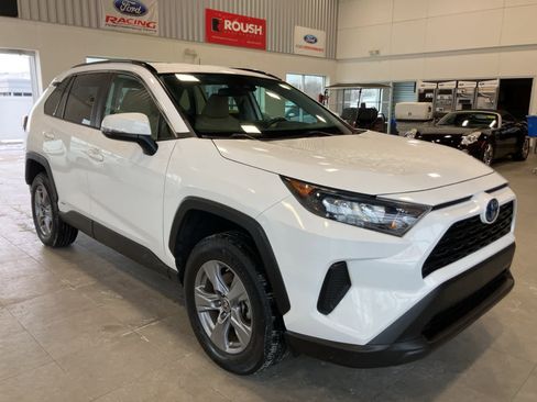 Used 2022 Toyota RAV4 LE image 3