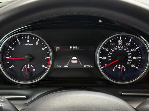 Used 2024 Kia Carnival EX image 38