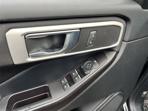 Used 2020 Ford Explorer XLT w/ Comfort Package image 22