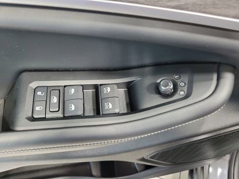 Certified 2024 Jeep Grand Cherokee Limited AWD/4WD image 36
