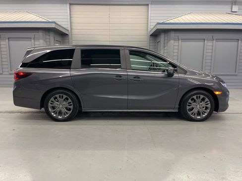 Used 2025 Honda Odyssey Touring image 8