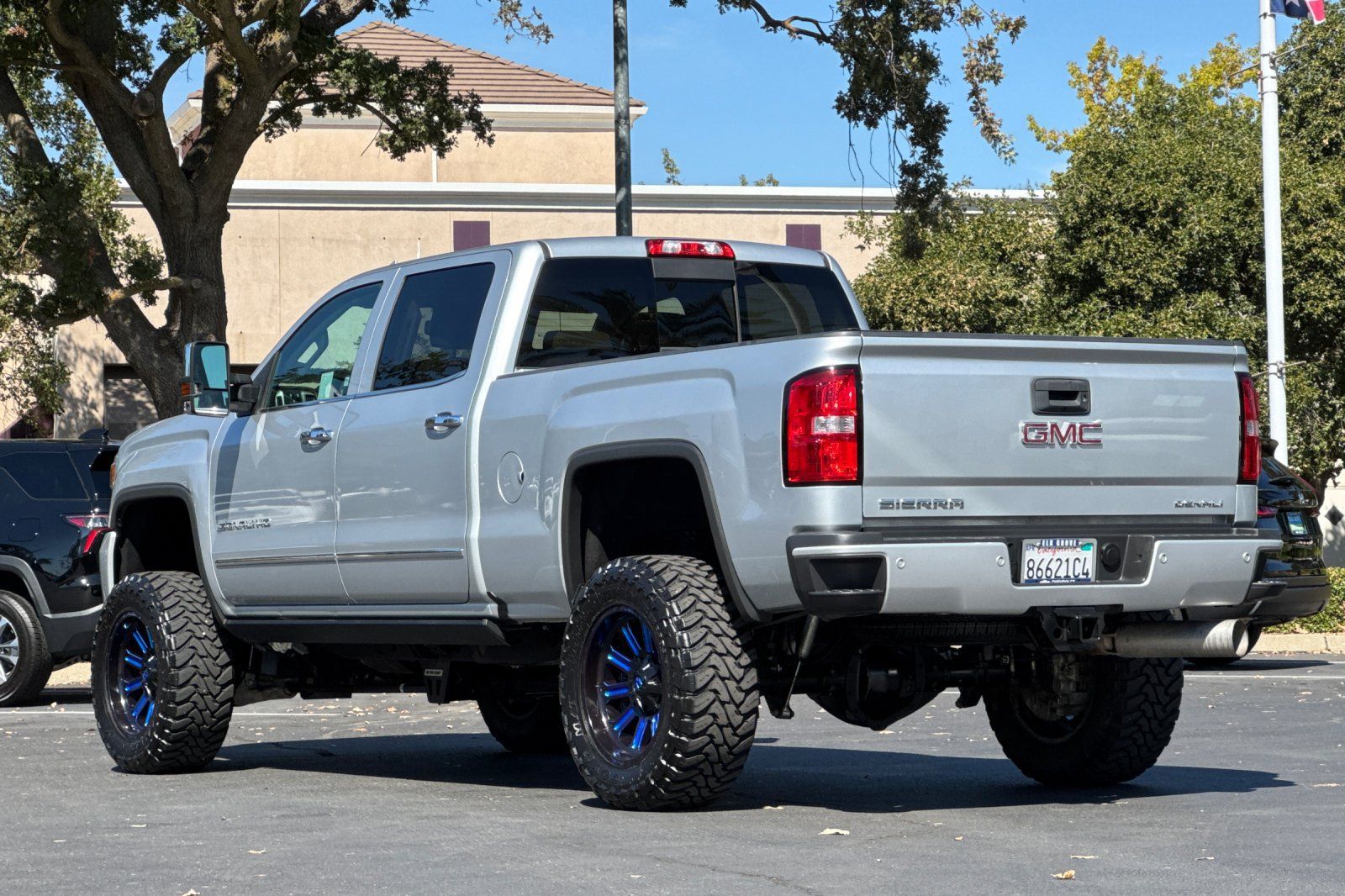 Used 2019 GMC Sierra 2500 Denali w/ Duramax Plus Package AWD/4WD image 5