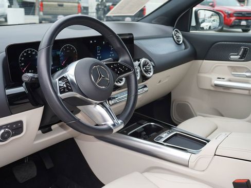 Used 2025 Mercedes-Benz GLA 250 image 13