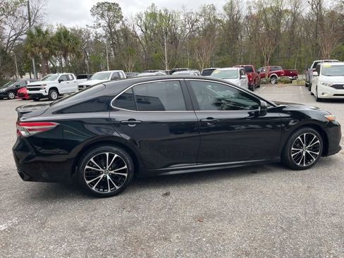 Used 2018 Toyota Camry SE image 8