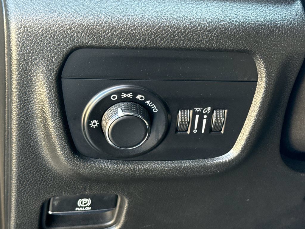 Used 2024 Jeep Grand Cherokee Altitude RWD image 21