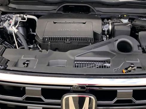 New 2026 Honda Pilot Touring image 8