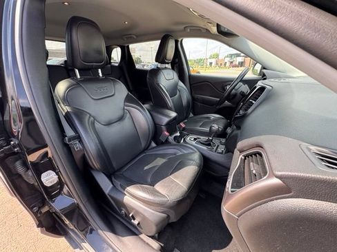 Used 2019 Jeep Cherokee Limited AWD/4WD image 11