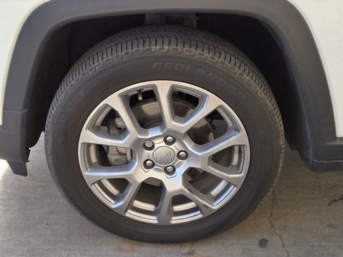 Used 2022 Jeep Compass Latitude image 5