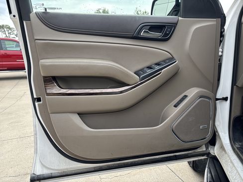 Used 2019 GMC Yukon XL SLT AWD/4WD image 17