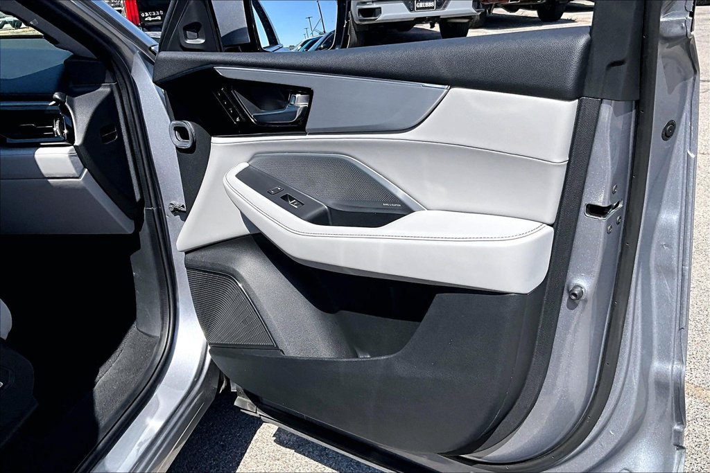 Used 2025 Acura MDX w/ Technology Package FWD image 23