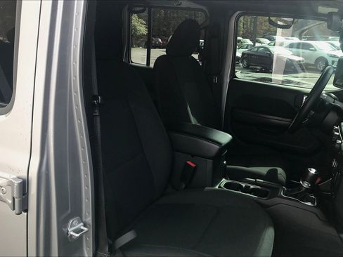 Used 2020 Jeep Gladiator Sport w/ Quick Order Package 24S image 8