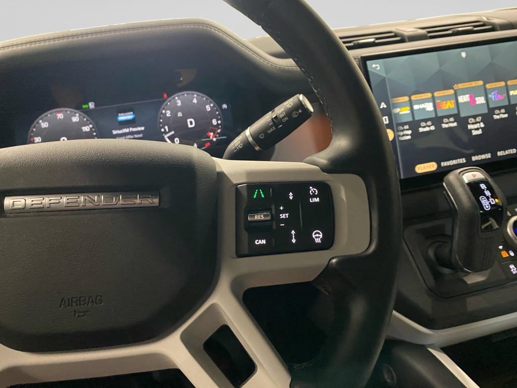 Used 2025 Land Rover Defender 130 X-Dynamic SE AWD/4WD image 24
