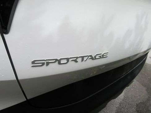 Used 2024 Kia Sportage EX w/ EX Premium Package AWD/4WD image 8