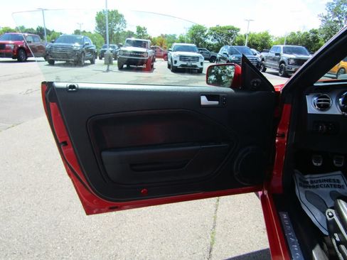Used 2006 Ford Mustang GT RWD image 23