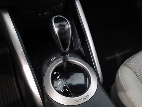 Used 2013 Hyundai Veloster w/ Tech Pkg FWD image 9