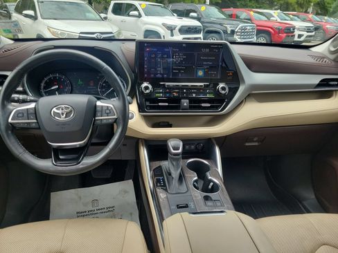 Used 2021 Toyota Highlander Platinum FWD image 23