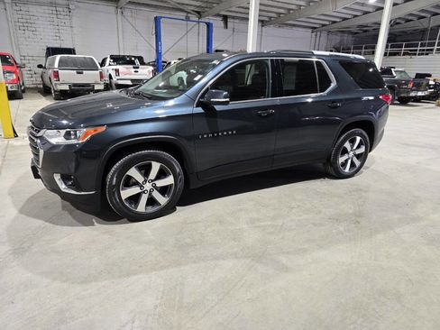 Used 2018 Chevrolet Traverse LT image 3