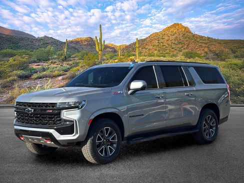 Used 2023 Chevrolet Suburban Z71 w/ Luxury Package AWD/4WD image 8