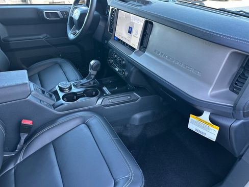 New 2025 Ford Bronco Outer Banks w/ Black Appearance Package image 16
